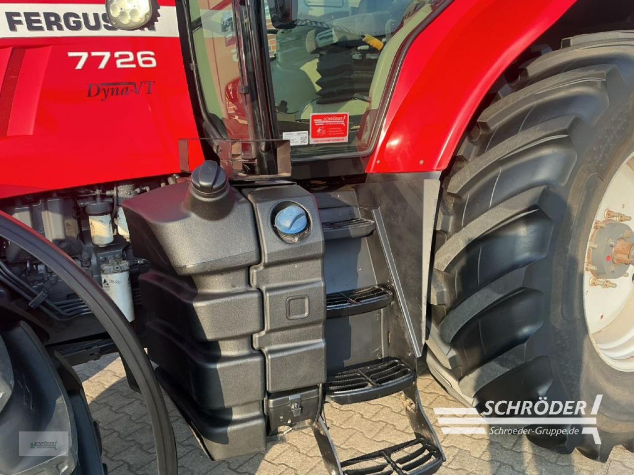 Traktor of the type Massey Ferguson 7726 S DYNA-VT | RTK, Gebrauchtmaschine in Lastrup (Picture 14)